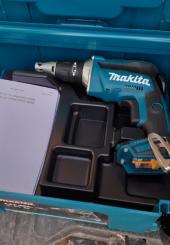 Visseuse à placo MAKITA DFS452