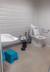 2 éviers, 3 WC