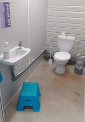 2 éviers, 3 WC