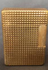 DUPONT Paris - Briquet en métal doré signé 