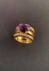 Bague en or jaune 18, ornée de deux lignes de petits brillants (26 au total)