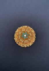 Broche « pissenlit » en or jaune 18k, le pistil orné d’un petit diamant
