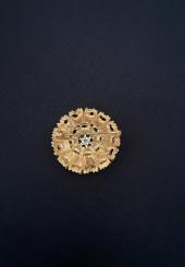 Broche « pissenlit » en or jaune 18k, le pistil orné d’un petit diamant