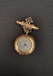 Montre de poche de dame en or jaune 18k boîtier gravé de rinceaux