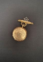 Montre de poche de dame en or jaune 18k boîtier gravé de rinceaux