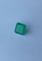 Emeraude taille carrée facettée - Origine : Colombie - Poids 4.52 carats