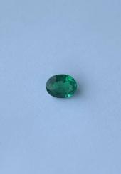 Emeraude taille ovale facettée - Poids environ 1.54 carats